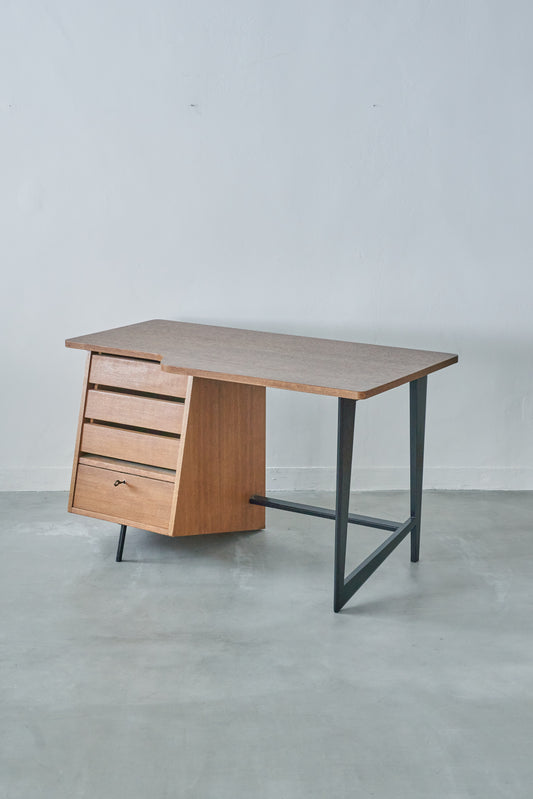 D-100 Claude Vassal DESK 1st.model