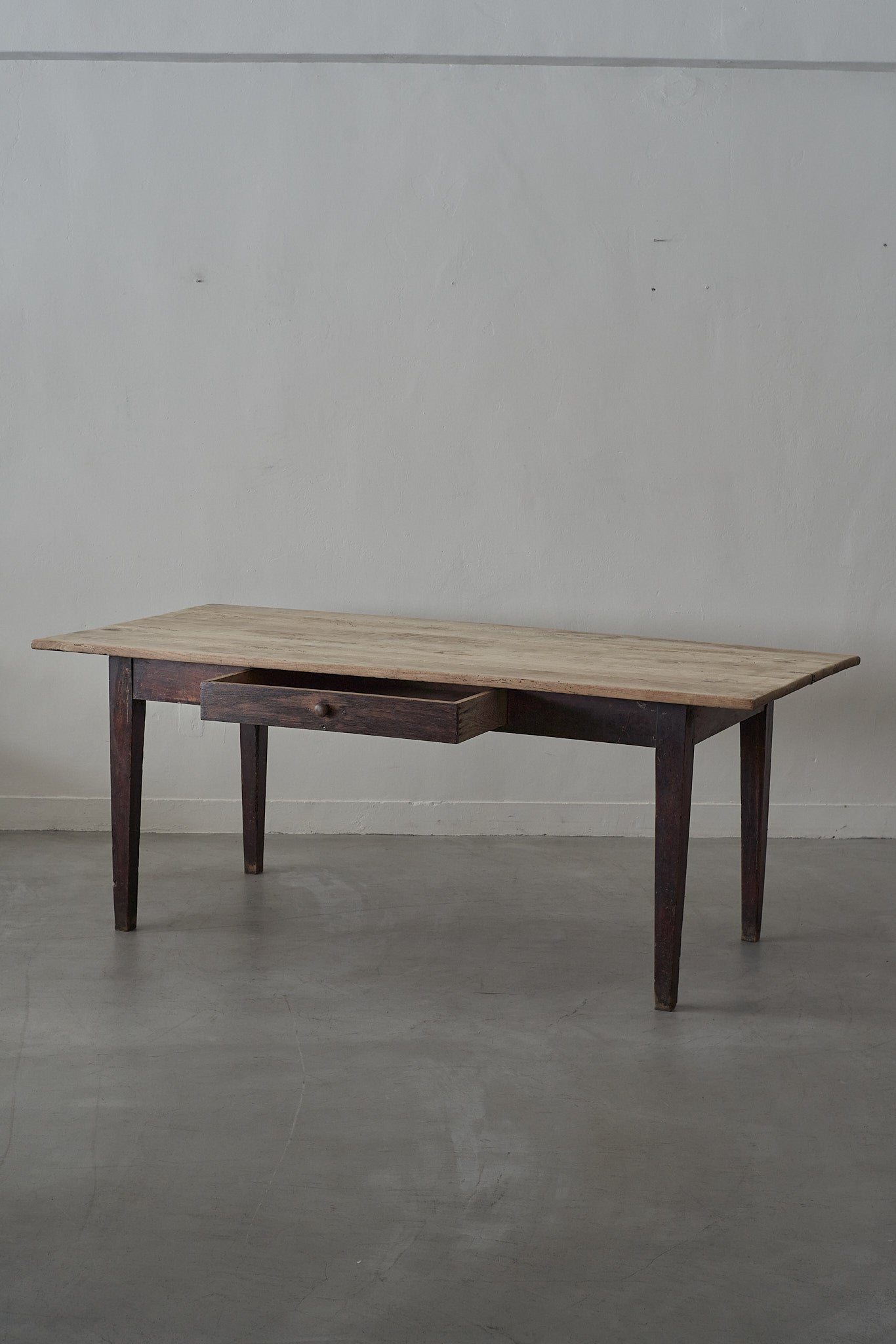 T-123 Table