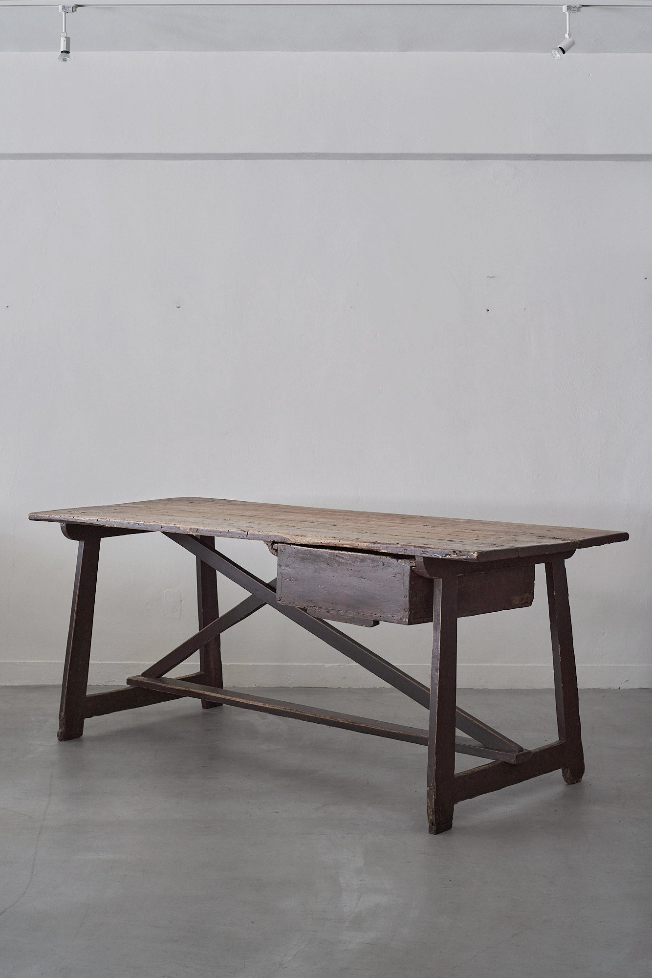 T-120 Table