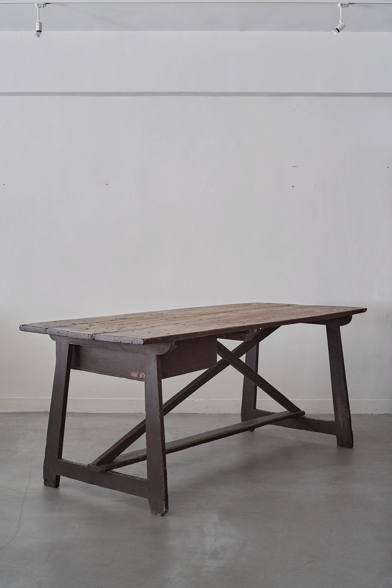 T-120 Table